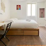 Serena Rue Carnot *